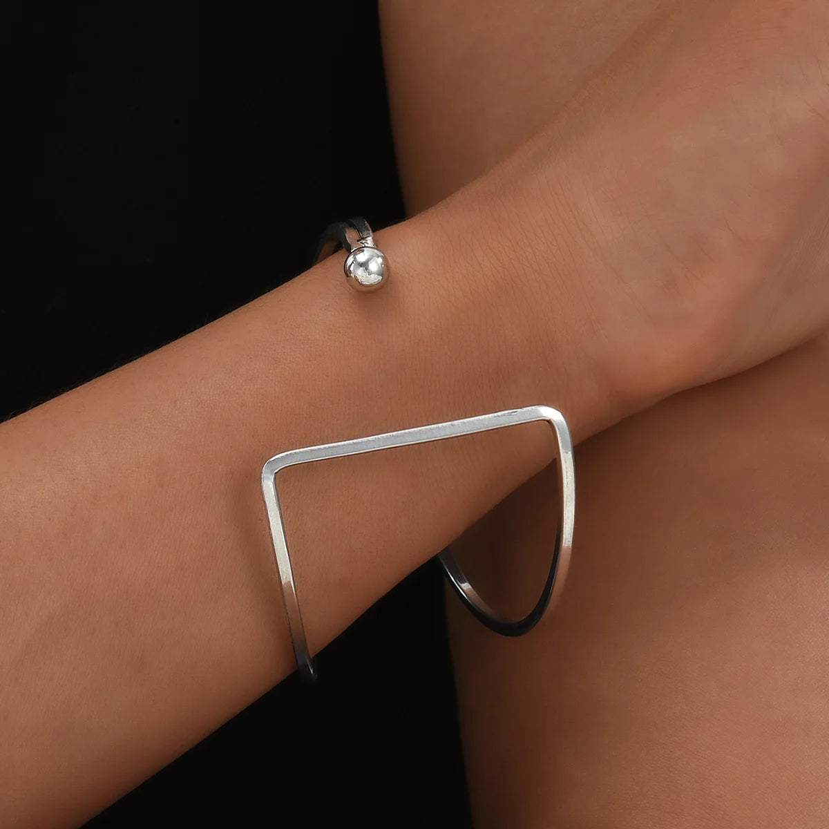Fashion Gold Color Metal Flower Cuff Bracelet for Women Vintage Elegant Waterproof Bangles Female Wedding Party Accessories 2025
