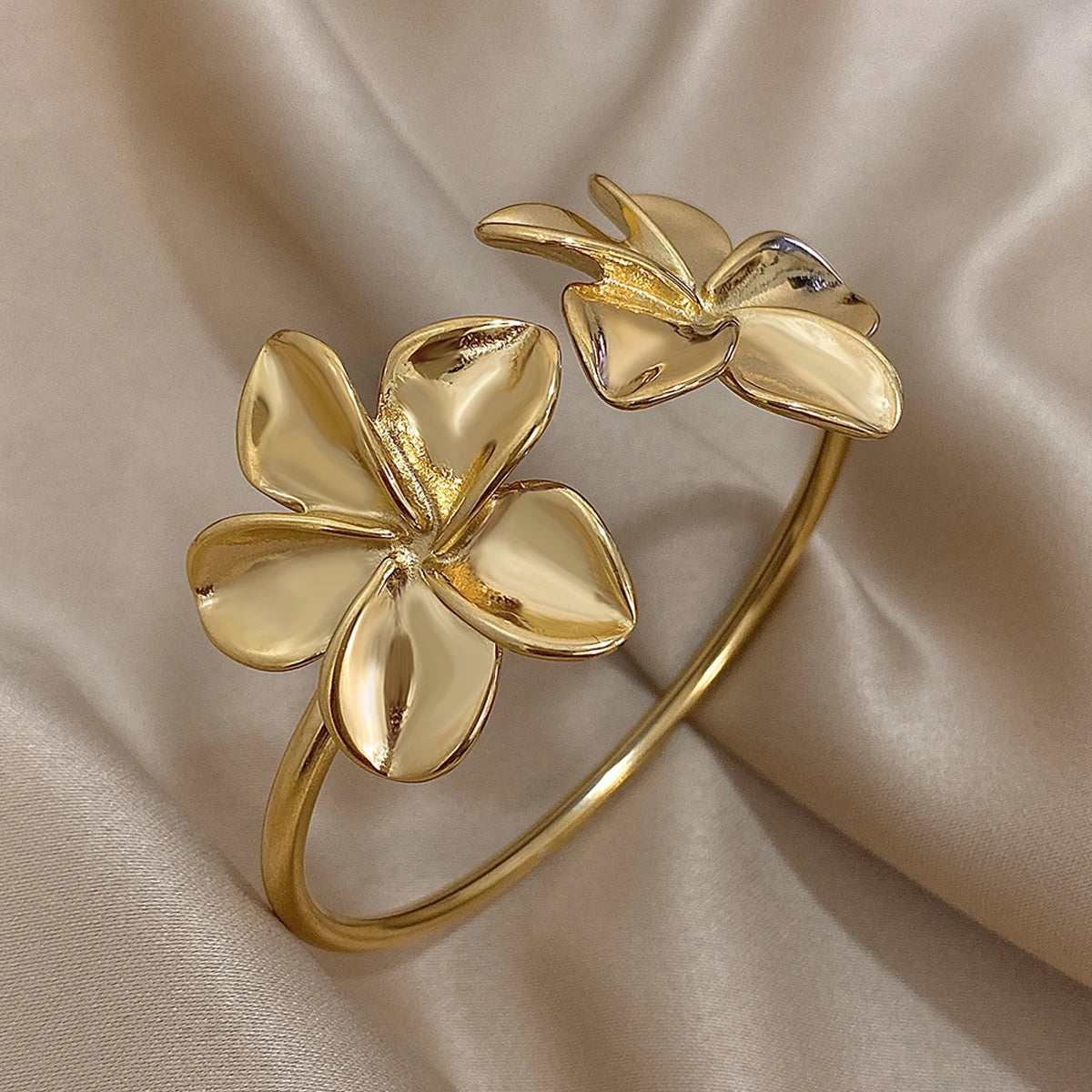 Fashion Gold Color Metal Flower Cuff Bracelet for Women Vintage Elegant Waterproof Bangles Female Wedding Party Accessories 2025