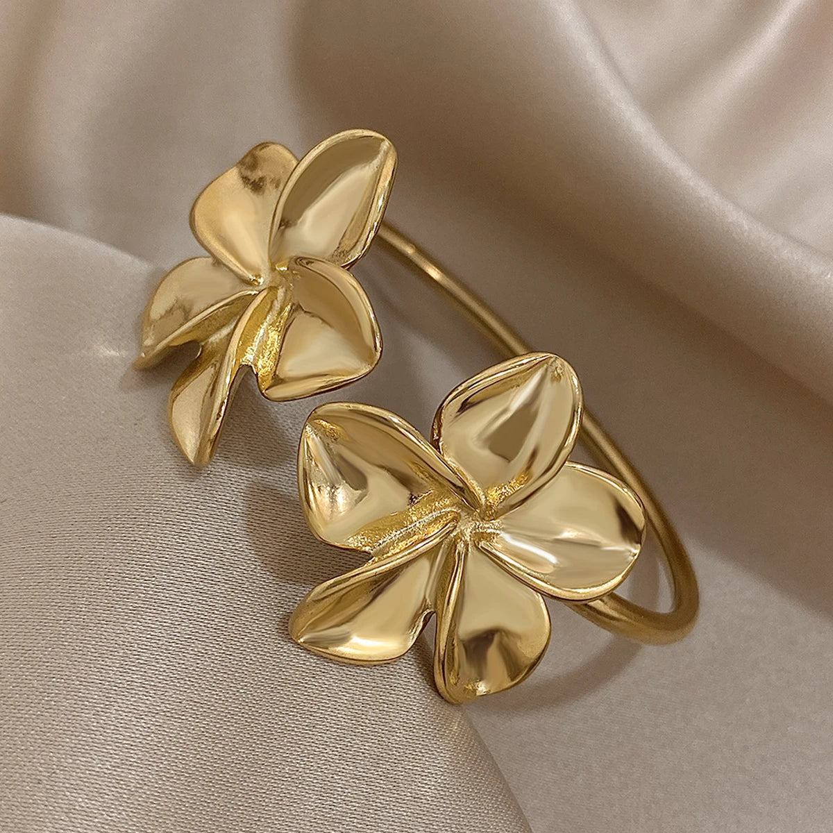 Fashion Gold Color Metal Flower Cuff Bracelet for Women Vintage Elegant Waterproof Bangles Female Wedding Party Accessories 2025