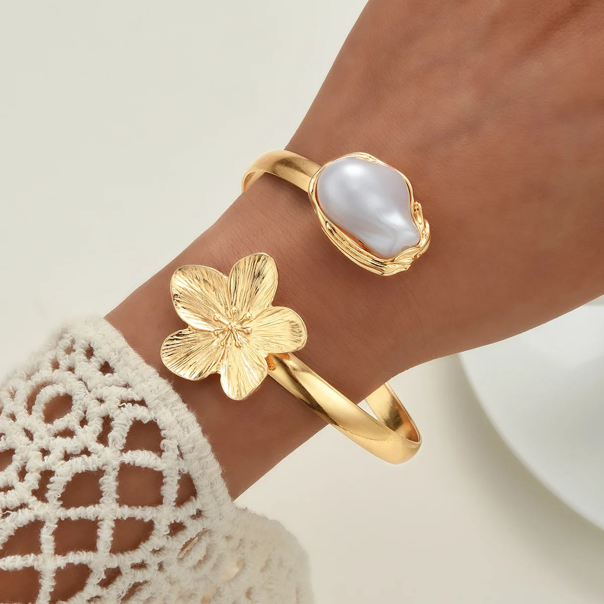 Fashion Gold Color Metal Flower Cuff Bracelet for Women Vintage Elegant Waterproof Bangles Female Wedding Party Accessories 2025