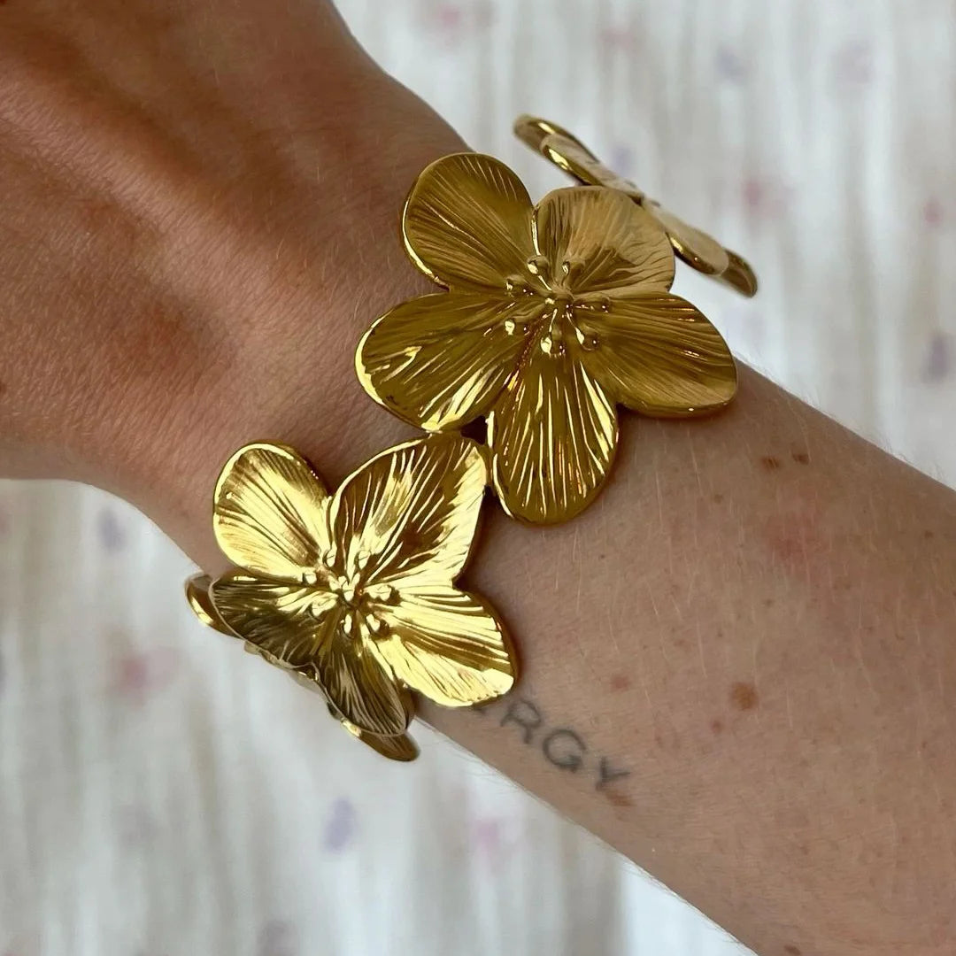 Fashion Gold Color Metal Flower Cuff Bracelet for Women Vintage Elegant Waterproof Bangles Female Wedding Party Accessories 2025